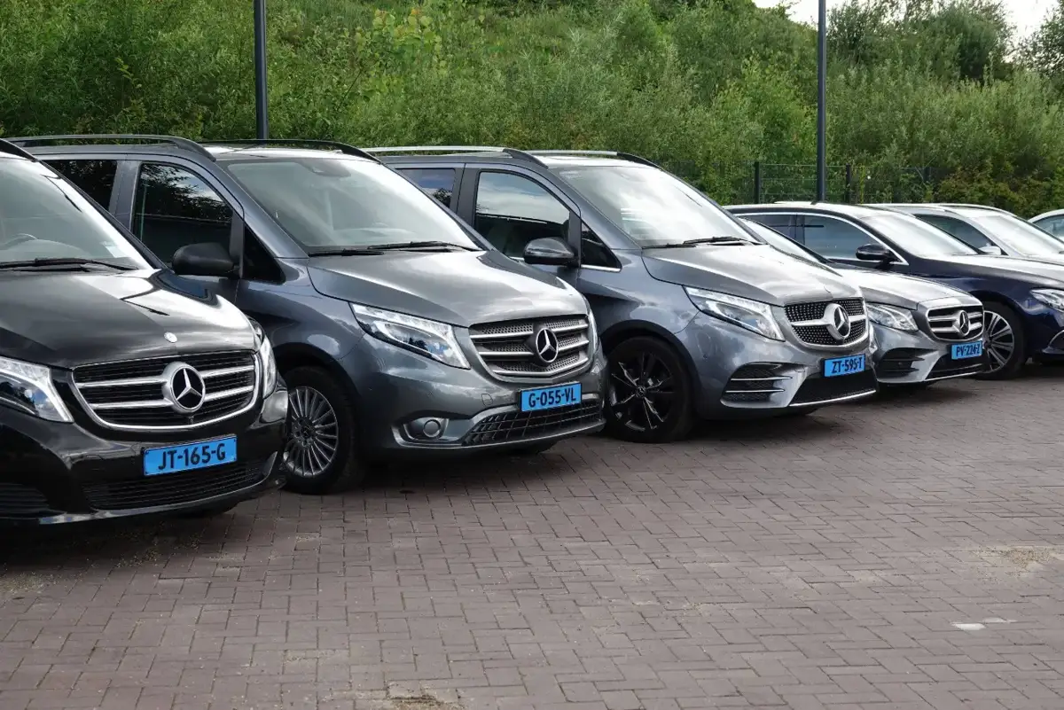 Mercedes Vito taxibussen van Taxi Rijen